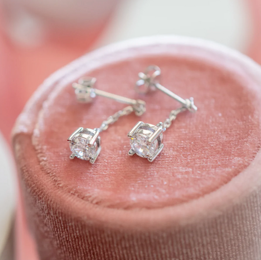 Drei Dainty Earrings